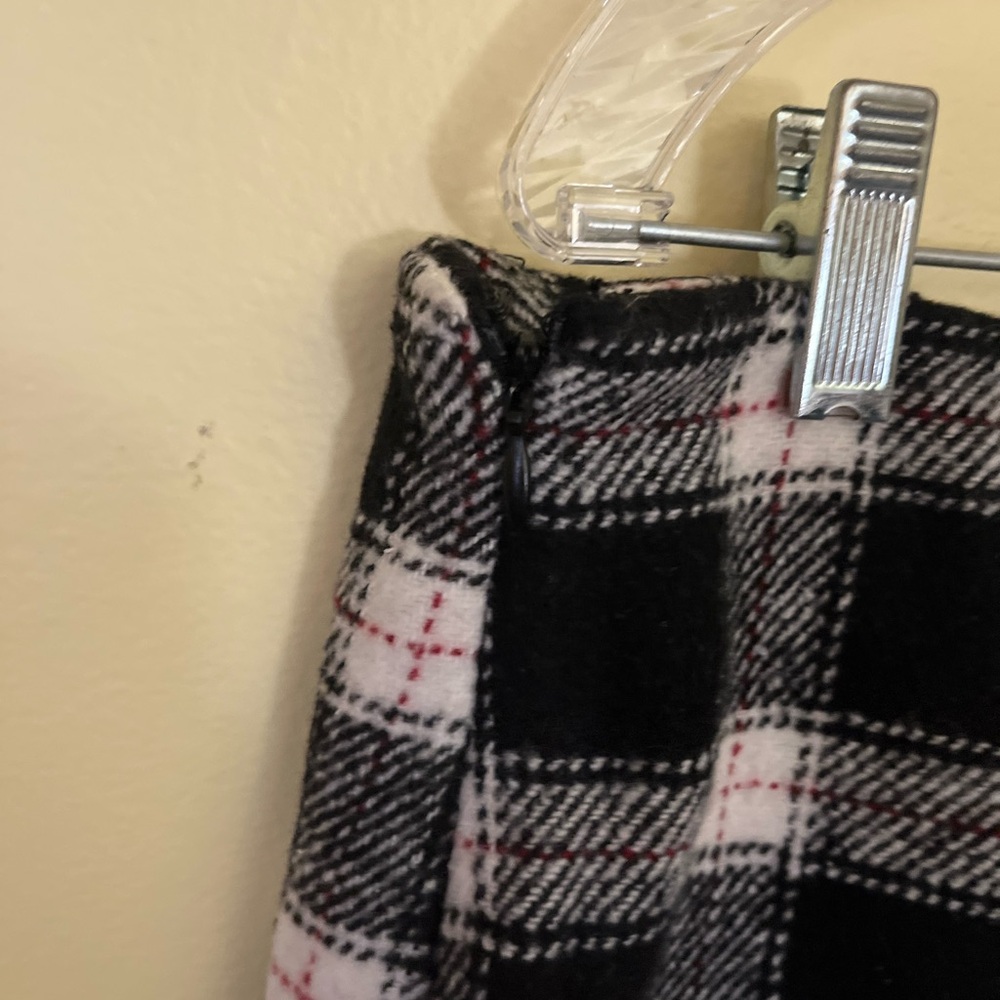 Forever 21 Black White Red Plaid Mini Skirt 1X - Picture 3 of 6